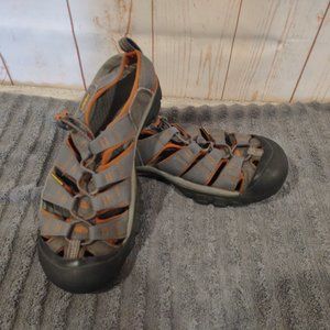 Keen Men's Sandals Size 9 Brown closed toe shoes